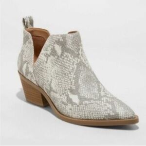 Universal Thread Cari Snakeskin Ankle Boot 10